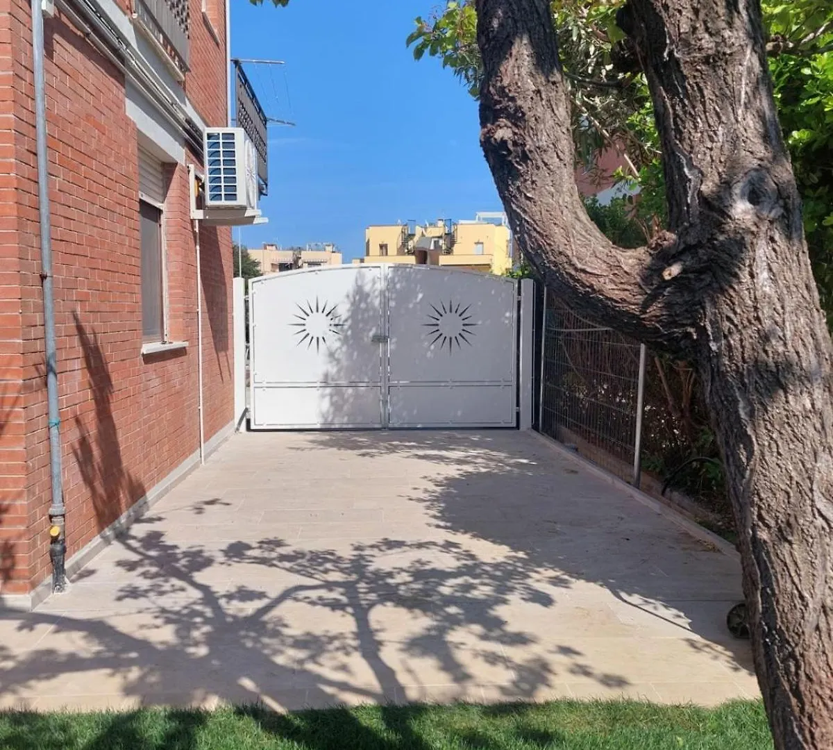 Casa Del Sole Apartments Con Giardino Marina Di Pisa Italy